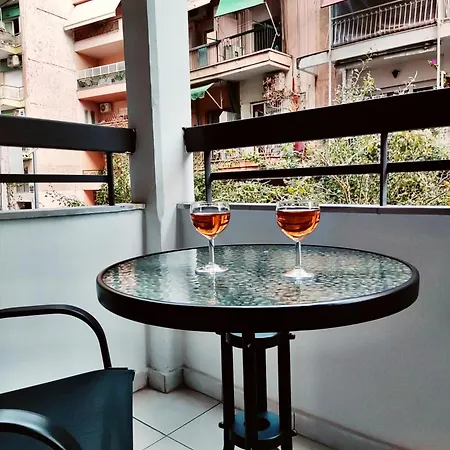 Elegant With Balcony & Wifi Fiber Apartment