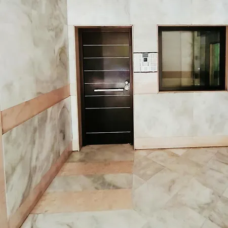 Elegant With Balcony & Wifi Fiber *
