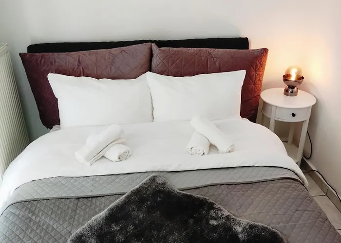 Elegant With Balcony & Wifi Fiber Apartment *