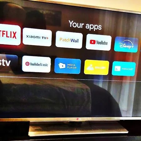 Elegant With Balcony & Wifi Fiber דירה *