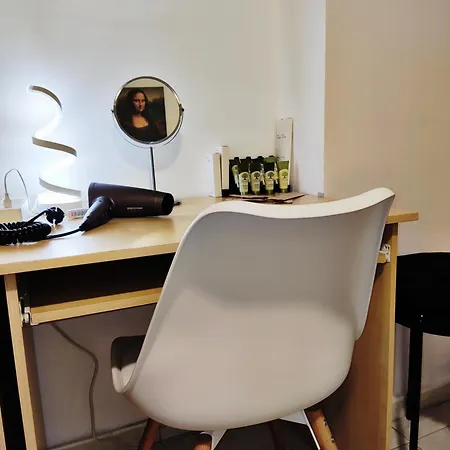 Elegant With Balcony & Wifi Fiber דירה *