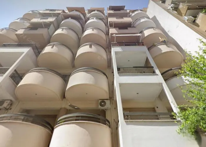 Elegant With Balcony & Wifi Fiber