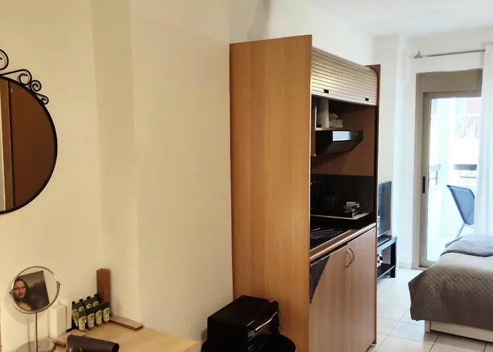 דירה Elegant With Balcony & Wifi Fiber *